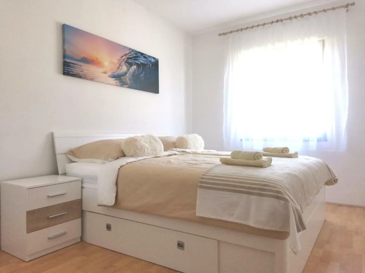 Apartments Regi 메덜린